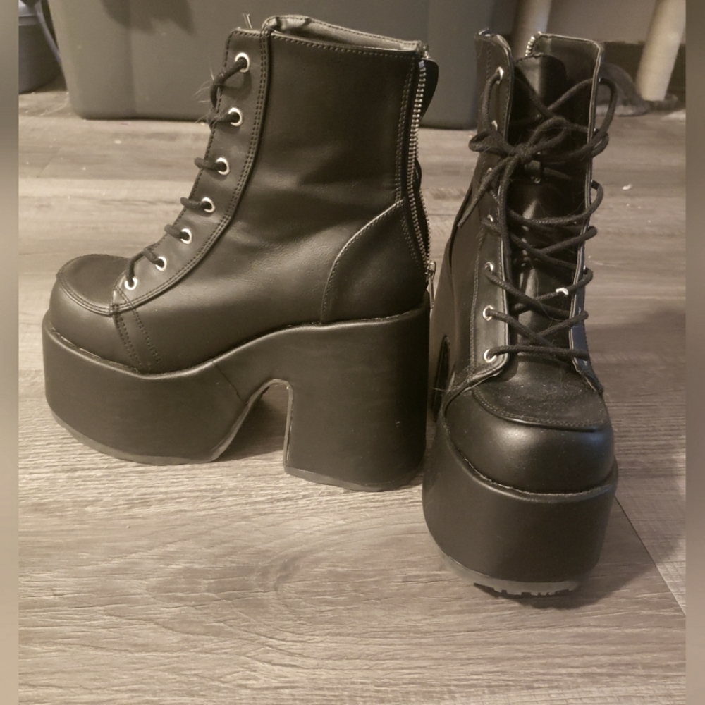 Black Camel-203 Demonia Size 9